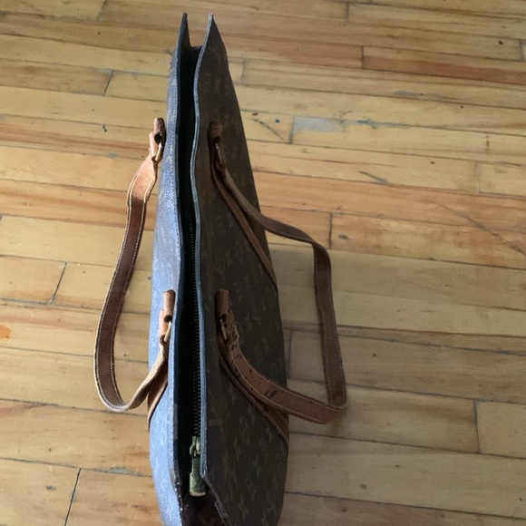 Louis Vuitton authentic Brown Monogram Tote with Gold Hardware - Picture 5 of 9